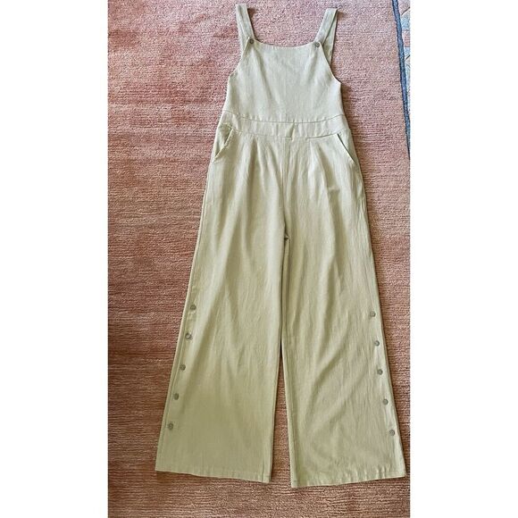 NWOT Beige Wide-Leg Women’s Button Detail Jumpsuit – Size M - Picture 2 of 10